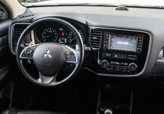 Подержанный автомобиль Mitsubishi Outlander 2013 года (10 фото)