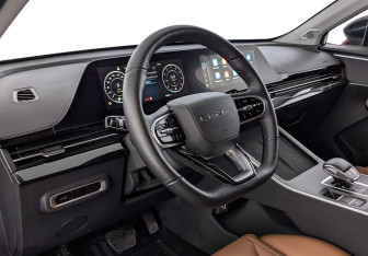 Подержанный автомобиль Omoda C5 2023 года (15 фото)