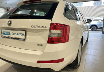 Подержанный автомобиль Skoda Octavia Wagon 2014 года (8 фото)
