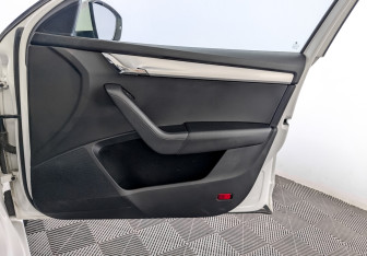 Подержанный автомобиль Skoda Octavia Liftback 2019 года (24 фото)