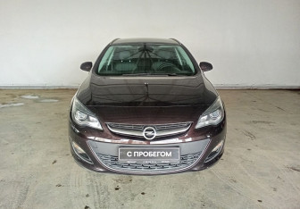 Подержанный автомобиль Opel Astra Wagon 2013 года (2 фото)