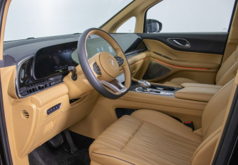 Подержанный автомобиль Voyah Dream 2023 года (8 фото)