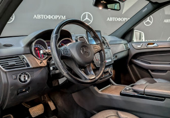 Подержанный автомобиль Mercedes-Benz GLE 2016 года (16 фото)