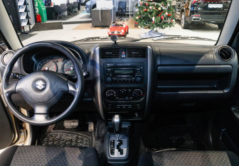 Подержанный автомобиль Suzuki Jimny 2007 года (9 фото)