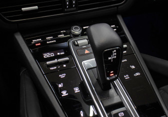 Подержанный автомобиль Porsche Cayenne 2021 года (18 фото)