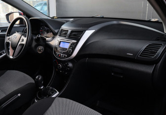 Подержанный автомобиль Hyundai Solaris Hatchback 2012 года (7 фото)