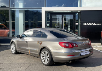 Подержанный автомобиль Volkswagen Passat CC 2010 года (7 фото)