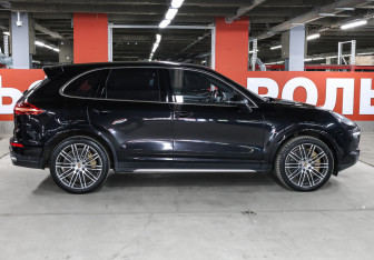 Подержанный автомобиль Porsche Cayenne 2015 года (4 фото)