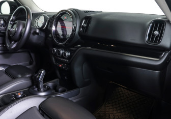Подержанный автомобиль MINI Countryman 2021 года (10 фото)
