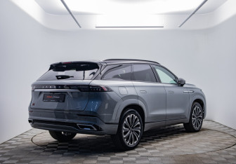 Подержанный автомобиль Jaecoo J8 2024 года (5 фото)