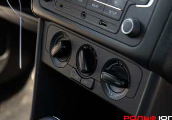 Подержанный автомобиль Volkswagen Polo Sedan 2018 года (12 фото)