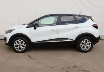 Подержанный автомобиль Renault Kaptur 2017 года (8 фото)