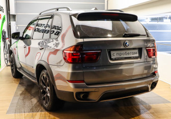 Подержанный автомобиль BMW X5 2012 года (6 фото)