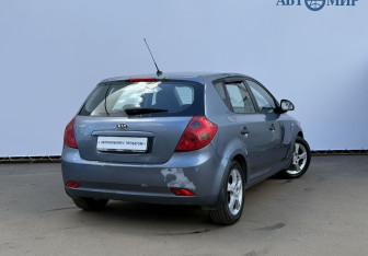 Подержанный автомобиль Kia Ceed Hatchback 2008 года (5 фото)