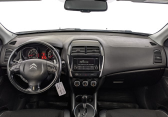 Подержанный автомобиль Citroen C4 Aircross 2014 года (13 фото)