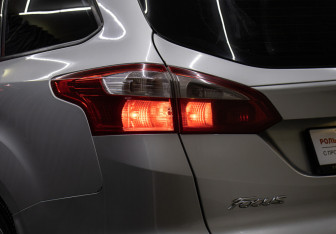 Подержанный автомобиль Ford Focus Wagon 2012 года (20 фото)