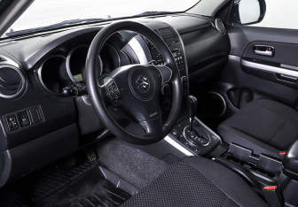 Подержанный автомобиль Suzuki Grand Vitara 2011 года (14 фото)