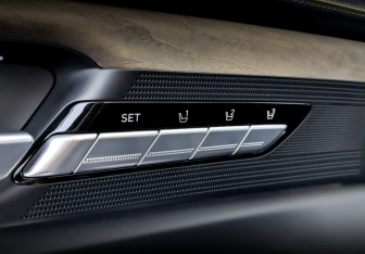 Подержанный автомобиль Genesis G90 2022 года (22 фото)