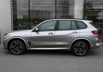 Подержанный автомобиль BMW X5 M 2020 года (8 фото)