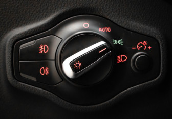 Подержанный автомобиль Audi Q5 2015 года (14 фото)