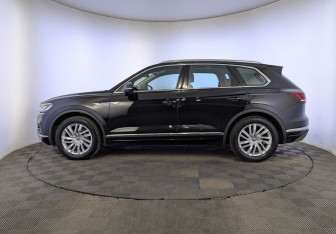 Подержанный автомобиль Volkswagen Touareg 2018 года (8 фото)