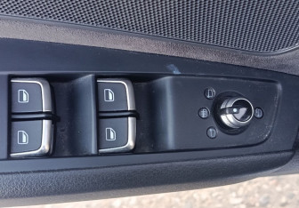 Подержанный автомобиль Audi A8 2014 года (14 фото)