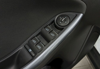 Подержанный автомобиль Ford Focus Sedan 2012 года (12 фото)