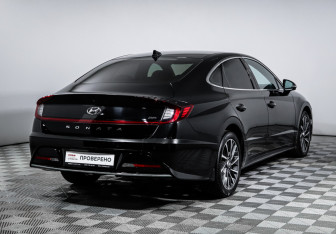 Подержанный автомобиль Hyundai Sonata 2021 года (5 фото)