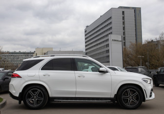 Подержанный автомобиль Mercedes-Benz GLE 2019 года (3 фото)