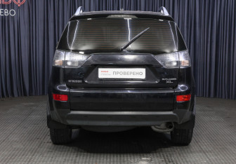 Подержанный автомобиль Mitsubishi Outlander 2007 года (6 фото)