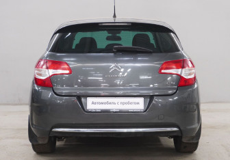 Подержанный автомобиль Citroen C4 Hatchback 2013 года (6 фото)