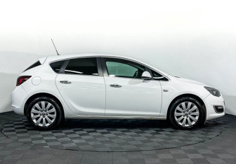 Подержанный автомобиль Opel Astra Hatchback 2014 года (4 фото)