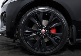Подержанный автомобиль Jaguar F-Pace 2021 года (24 фото)