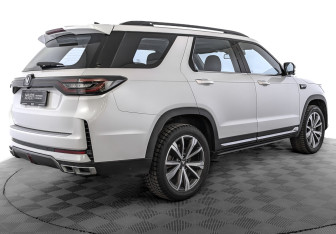 Подержанный автомобиль Changan CS95 2023 года (5 фото)