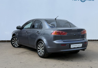 Подержанный автомобиль Mitsubishi Lancer Sedan 2008 года (7 фото)
