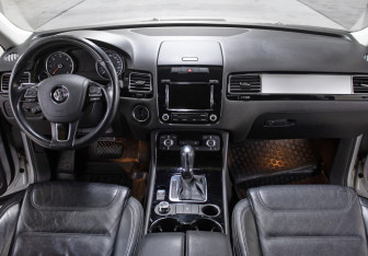 Подержанный автомобиль Volkswagen Touareg 2011 года (14 фото)