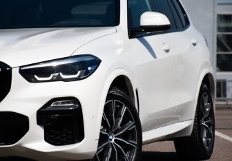 Подержанный автомобиль BMW X5 2019 года (33 фото)