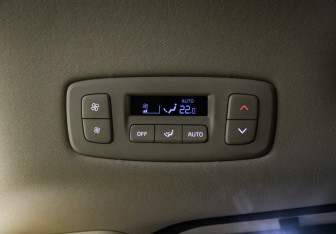 Подержанный автомобиль Kia Carnival 2021 года (19 фото)