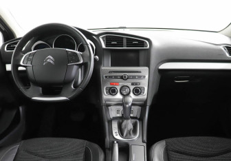 Подержанный автомобиль Citroen C4 Sedan 2018 года (9 фото)