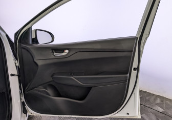 Подержанный автомобиль Hyundai Solaris Sedan 2020 года (25 фото)