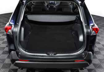 Подержанный автомобиль Toyota RAV4 2019 года (9 фото)