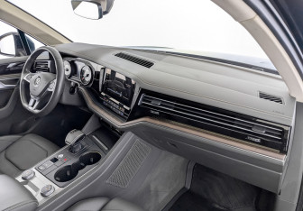 Подержанный автомобиль Volkswagen Touareg 2018 года (11 фото)