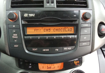 Подержанный автомобиль Toyota RAV4 2010 года (13 фото)