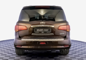 Подержанный автомобиль Infiniti QX80 2017 года (6 фото)
