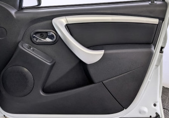 Подержанный автомобиль Nissan Terrano 2021 года (25 фото)