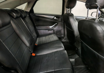 Подержанный автомобиль Ford Mondeo Sedan 2013 года (13 фото)