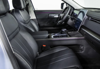 Подержанный автомобиль Jaecoo J7 2024 года (10 фото)