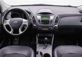 Подержанный автомобиль Hyundai ix35 2012 года (13 фото)