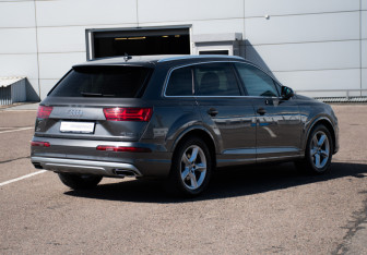 Подержанный автомобиль Audi Q7 2018 года (5 фото)