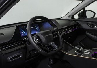 Подержанный автомобиль Omoda C5 2024 года (10 фото)